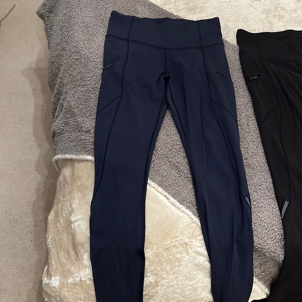 Lululemon athletica navy blue size 6 (small) compression leggings